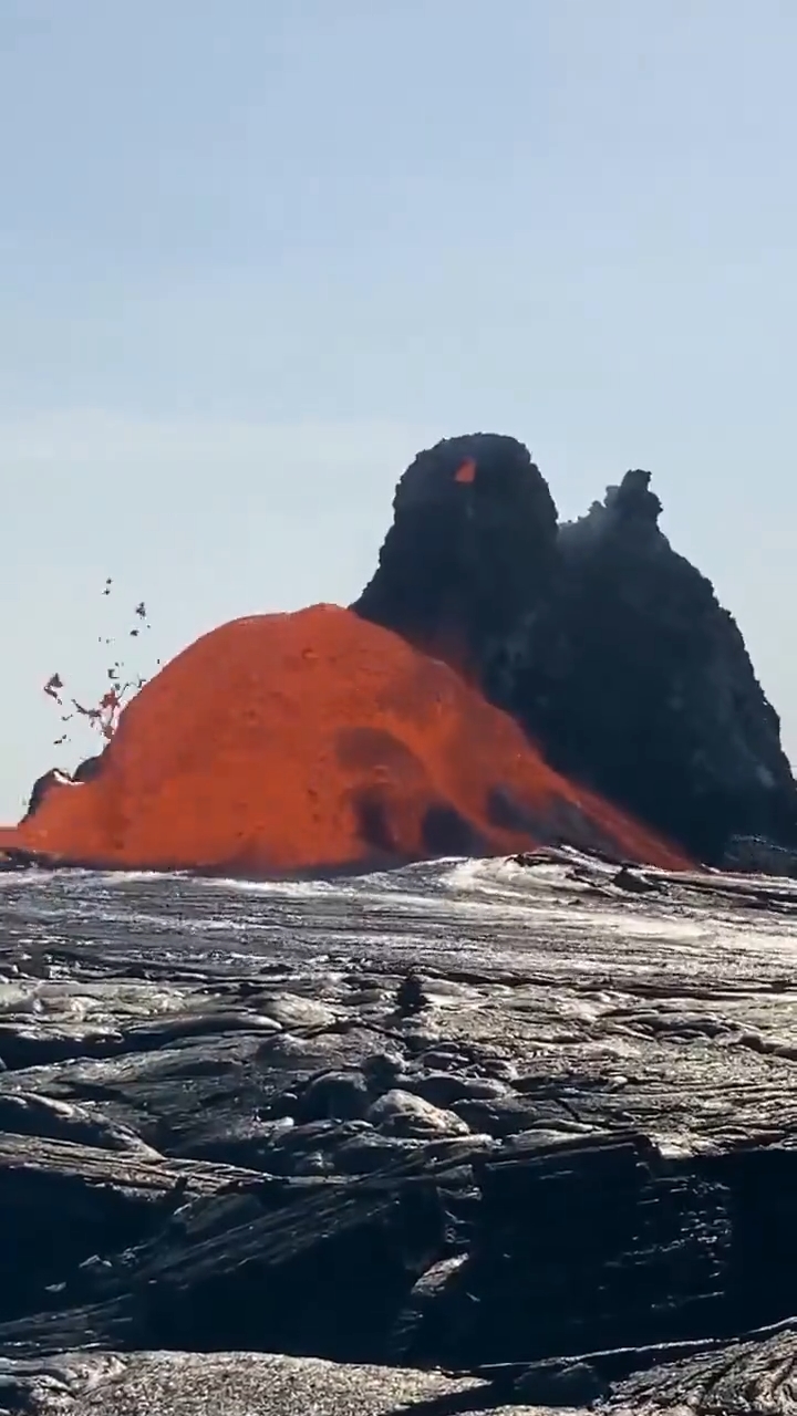 Eruption_of_Erta_Ale_volcano_in_Ethiopia__video__-_ItemFix.mp4_snapshot_00.08.492.jpg