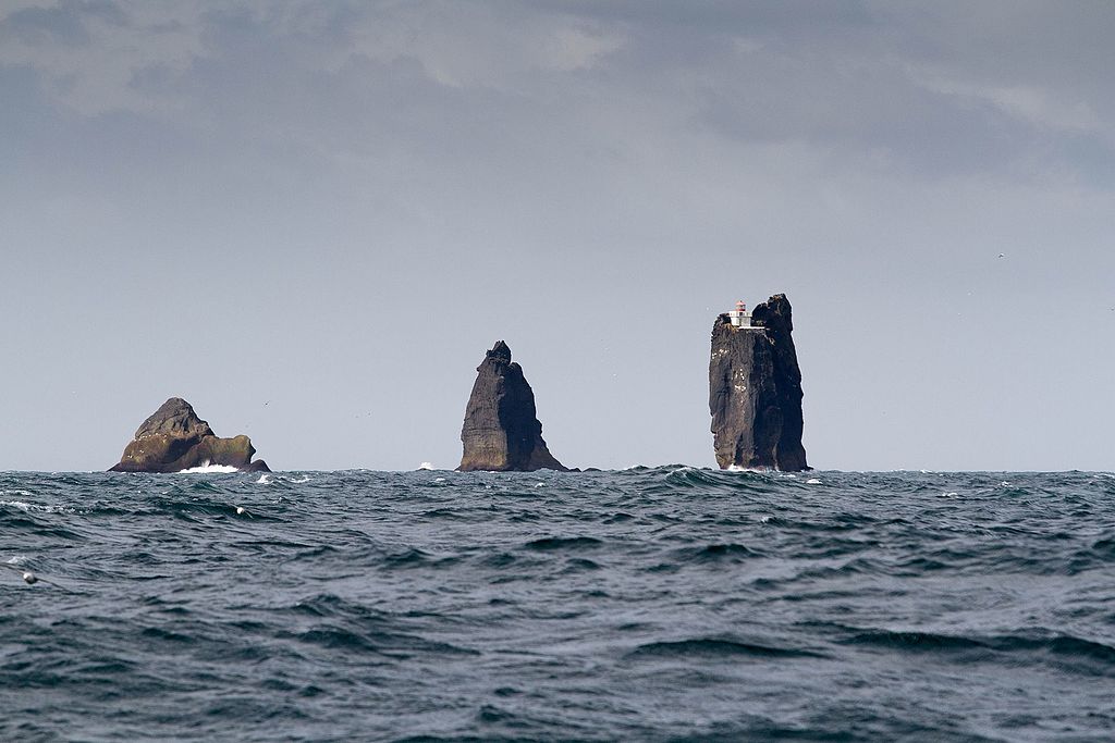 Thridrangar_Lighthouse__Southern_Iceland_-_panoramio.jpg