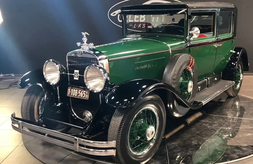 1928-cadillac-al_capone_s_bulletproof_town_sedan-.jpg