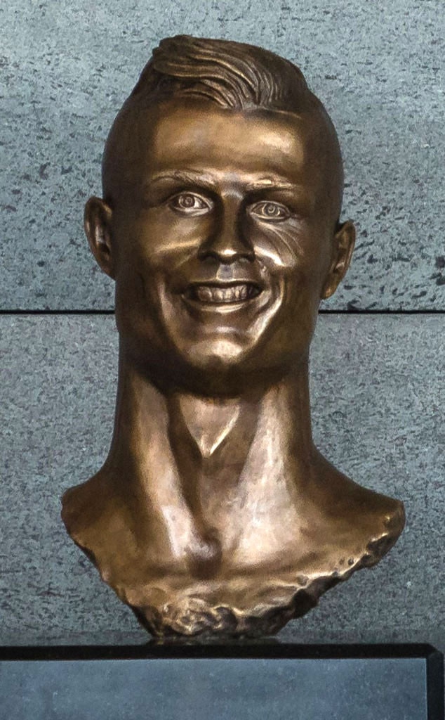 rs_634x1024-170329085415-634.Cristiano-Ronaldo-statue.cm.32917-2450853877.jpg