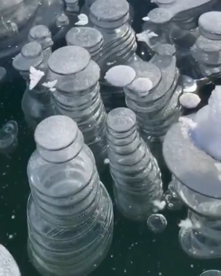 cap_Methane_frozen_bubbles_underwater_video_-_ItemFix_00_00_15_02.jpg