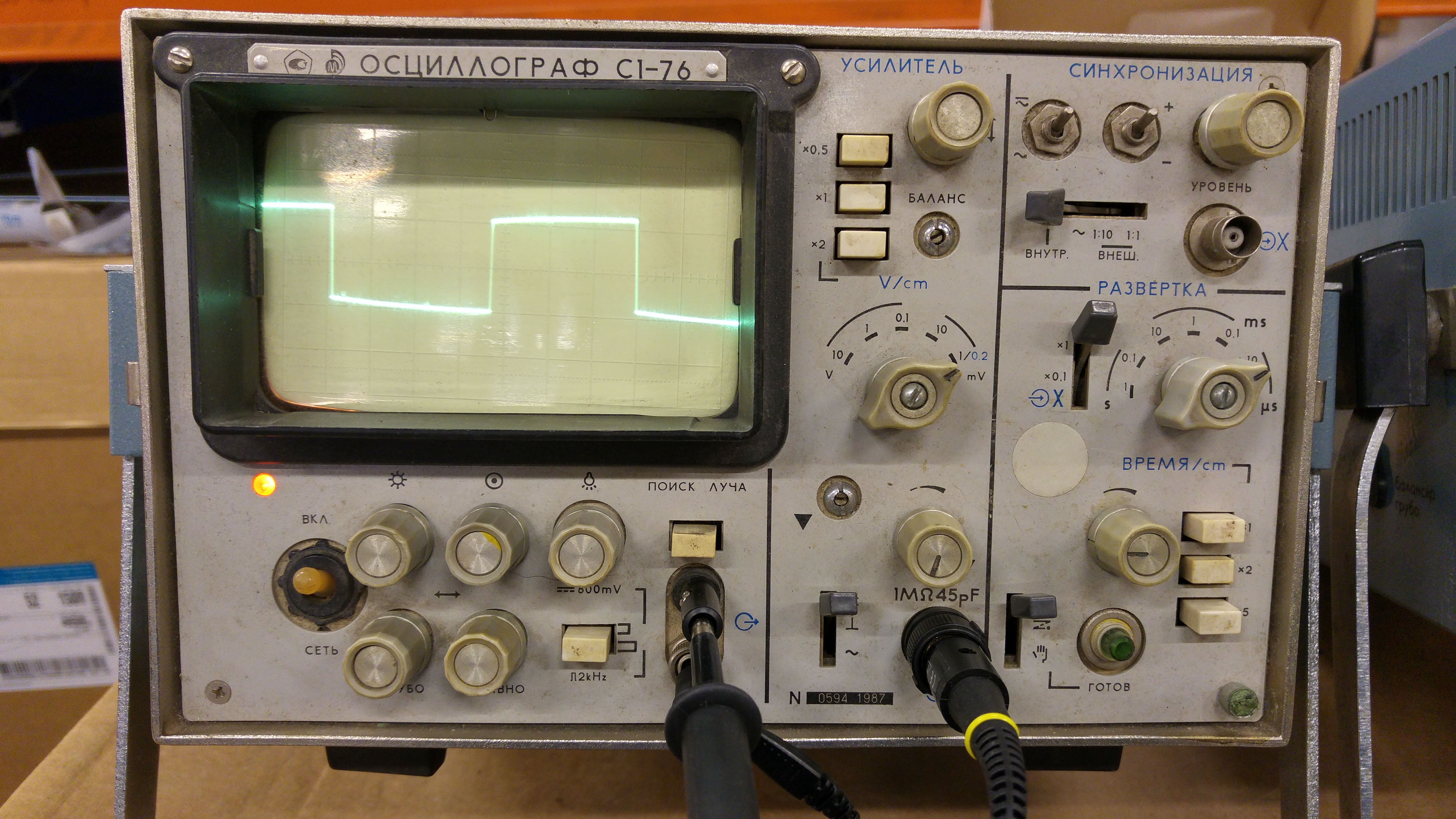 Аналоговый осциллограф фото