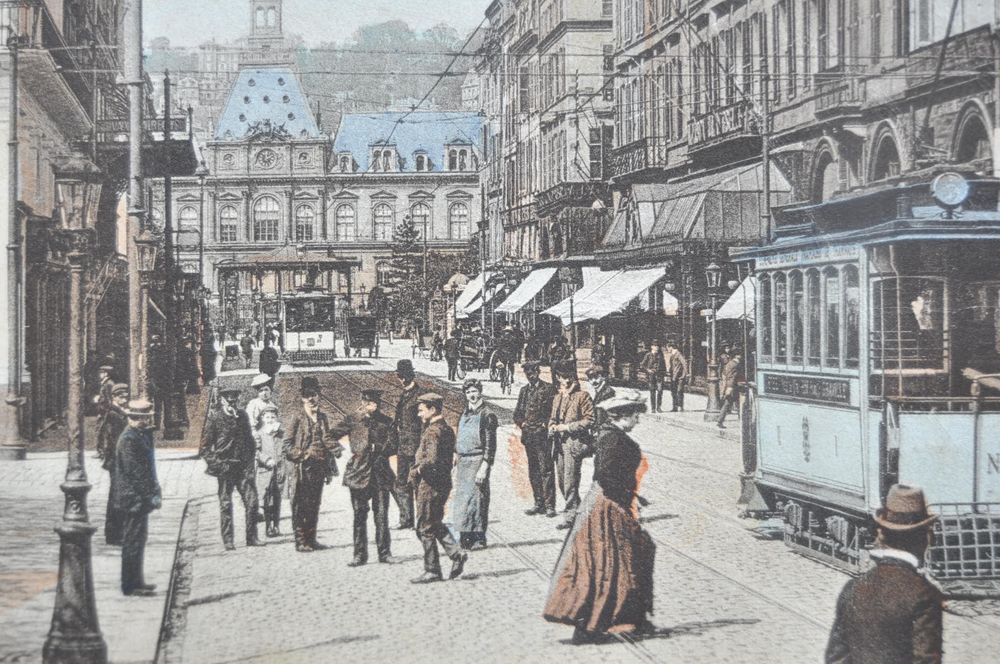   de Paris with Hotel Ville and Trams Used Color PC, in good condition